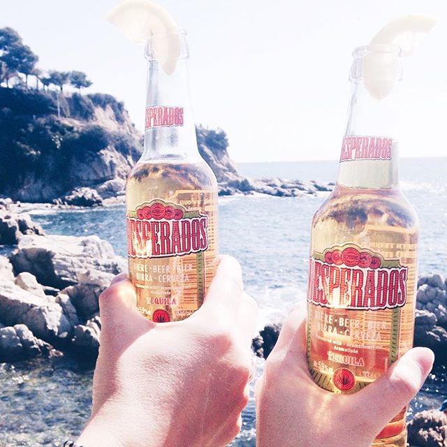 Cheers! 🌴☀️🍺 #holidays #party #beers #cheers #beach #sea #lloretdemar