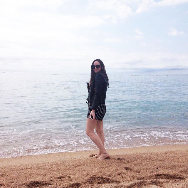 Ça pourrait difficilement aller mieux 🌊☀️ #holidays #lloretdemar #beach #ootd #outfit #spain