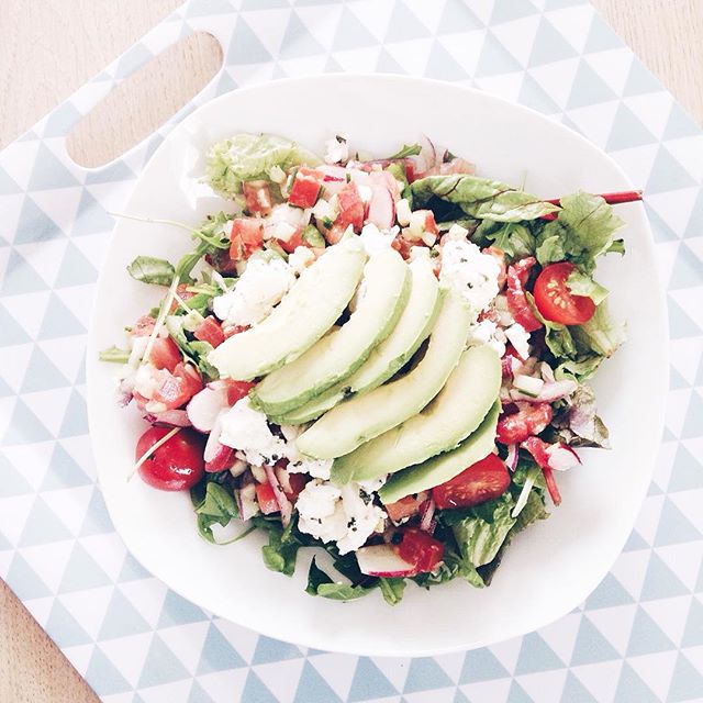 La giga salade du bonheur! ☀️👍🏼 #yummy #salad #veggie #vegan #healthy #green #food #avocado #instafood
