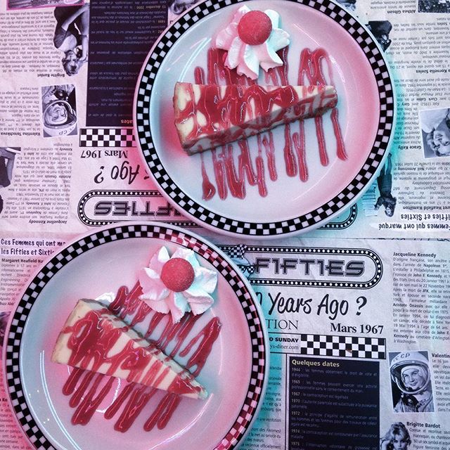 Je reprendrais bien une part du delicieux cheesecake dégusté chez @tommys_diner_angers mardi soir👌🏼un restaurant 100% US à la déco canon! Un grand merci à l'équipe pour leur accueil et tout particulièrement à Jérémie, Andréa et Julien 🔝#yummy #usa #diner #angers #cake #cheesecake #instafood #food