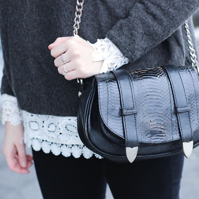 Aperçu de la tenue du jour! À découvrir en intégralité sur mon blog ✔ #ootd #outfit #fashion #instalook #superposition #crochet